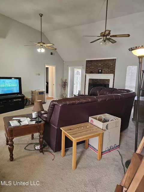 Living - 6235 Stateline Rd, Walls, MS 38680 photo 3 of 4