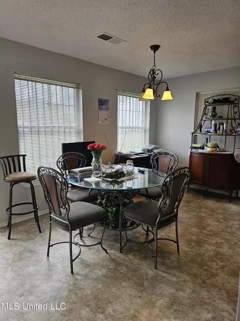 Dining - 6235 Stateline Rd, Walls, MS 38680 photo 2 of 2