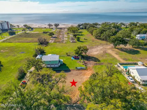 423 Magnolia St, Long Beach, MS 39560
