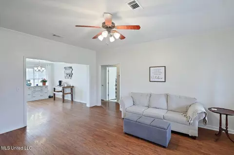 Living - 291 Cherry Bark Dr, Brandon, MS 39047 photo 3 of 4