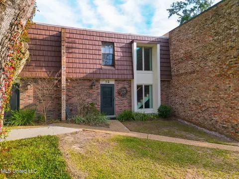527 Front Beach Dr #35, Ocean Springs, MS 39564