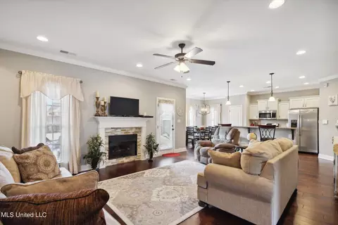 Living - 3414 Tates Way, Hernando, MS 38632 photo 4 of 4