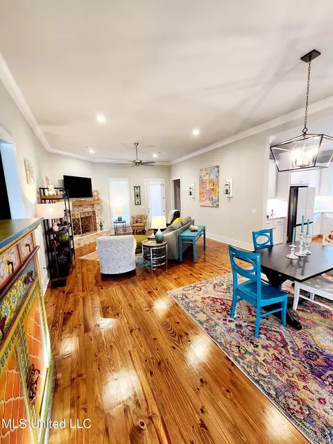 Dining - 434 Brazos Dr, Brandon, MS 39047 photo 2 of 2
