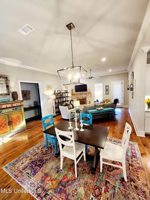 Dining - 434 Brazos Dr, Brandon, MS 39047 photo 1 of 2