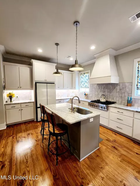 Kitchen - 434 Brazos Dr, Brandon, MS 39047 photo 3 of 4