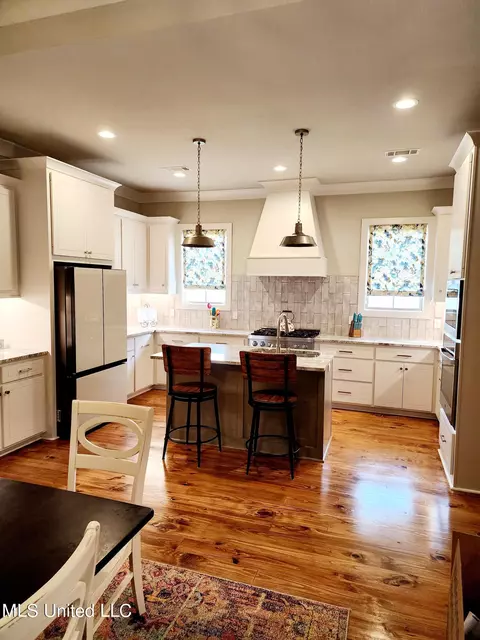 Kitchen - 434 Brazos Dr, Brandon, MS 39047 photo 1 of 4