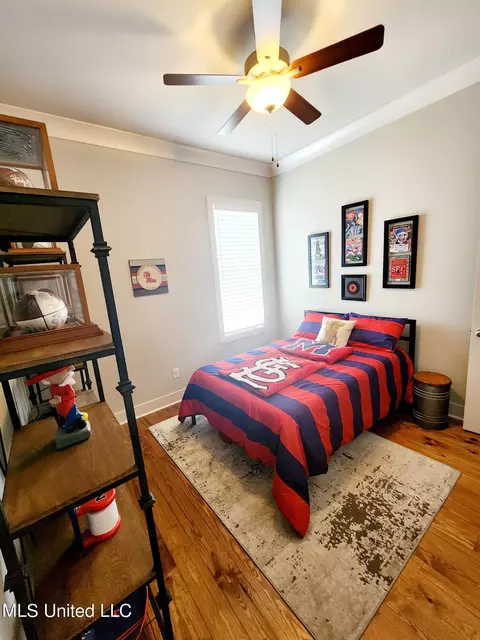 Bedroom - 434 Brazos Dr, Brandon, MS 39047 photo 9 of 10