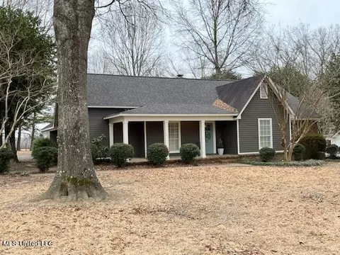 629 Country Club Dr, Senatobia, MS 38668