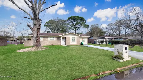 5111 Little John St, Pascagoula, MS 39581