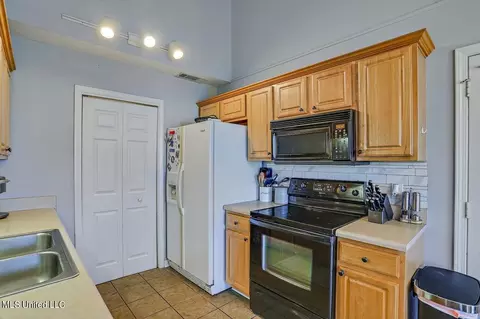 Kitchen - 502 Ridgeway Dr, Brandon, MS 39047 photo 1 of 4