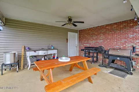 Exterior - 502 Ridgeway Dr, Brandon, MS 39047 photo 5 of 8