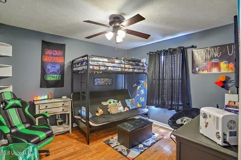 Living - 502 Ridgeway Dr, Brandon, MS 39047 photo 5 of 5