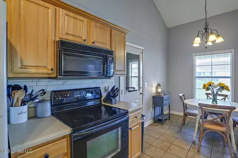 Kitchen - 502 Ridgeway Dr, Brandon, MS 39047 photo 3 of 4