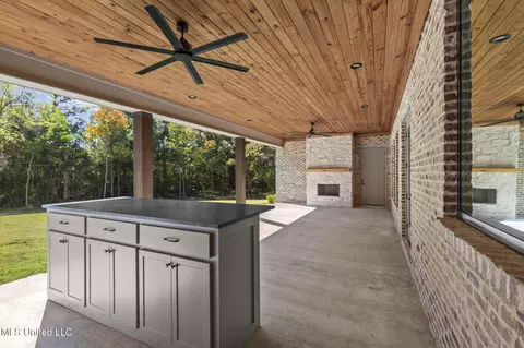 Exterior - 128 Leslie Dr, Flowood, MS 39232 photo 6 of 15