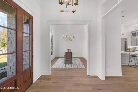 Entry Way - 128 Leslie Dr, Flowood, MS 39232 photo 5 of 13
