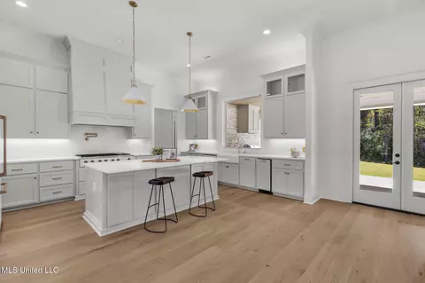 Kitchen - 128 Leslie Dr, Flowood, MS 39232 photo 8 of 8