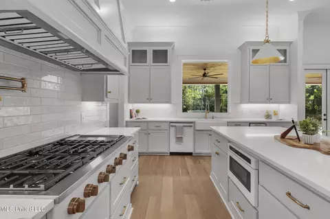 Kitchen - 128 Leslie Dr, Flowood, MS 39232 photo 7 of 8