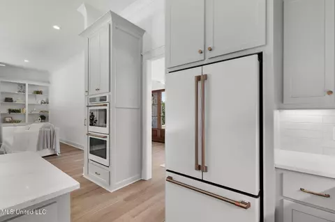 Kitchen - 128 Leslie Dr, Flowood, MS 39232 photo 6 of 8