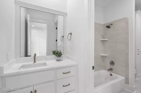Bath - 128 Leslie Dr, Flowood, MS 39232 photo 12 of 15
