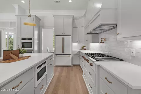 Kitchen - 128 Leslie Dr, Flowood, MS 39232 photo 4 of 8