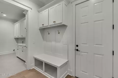 Entry Way - 128 Leslie Dr, Flowood, MS 39232 photo 10 of 13