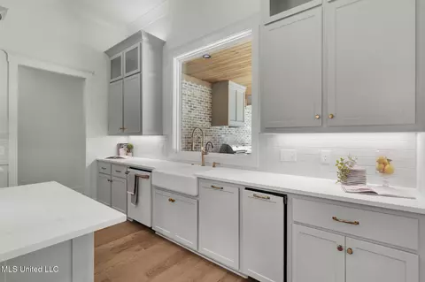 Kitchen - 128 Leslie Dr, Flowood, MS 39232 photo 3 of 8