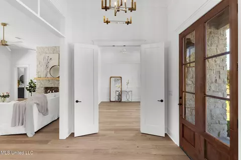 Entry Way - 128 Leslie Dr, Flowood, MS 39232 photo 2 of 13
