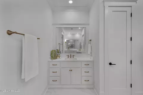 Bath - 128 Leslie Dr, Flowood, MS 39232 photo 6 of 15