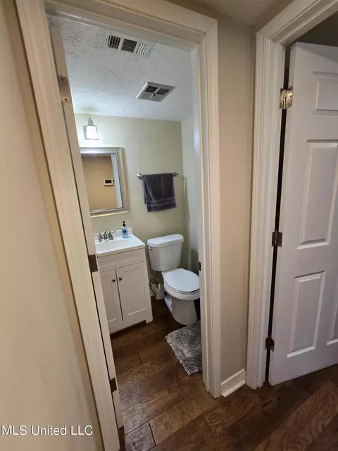 Bath - 117 Hickory Ln, Clinton, MS 39056 photo 1 of 8