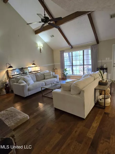 Living - 117 Hickory Ln, Clinton, MS 39056 photo 1 of 6