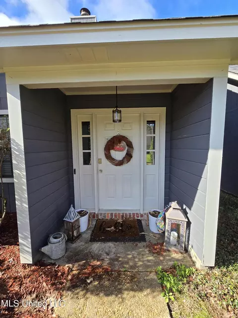 Exterior - 117 Hickory Ln, Clinton, MS 39056 photo 2 of 6