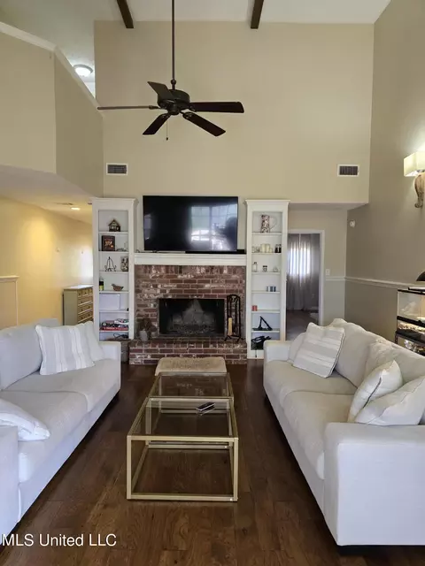 Living - 117 Hickory Ln, Clinton, MS 39056 photo 6 of 6