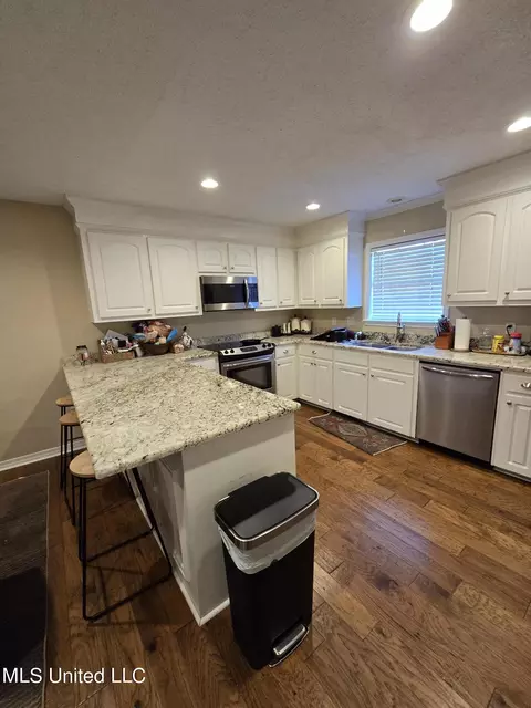 Kitchen - 117 Hickory Ln, Clinton, MS 39056 photo 2 of 3