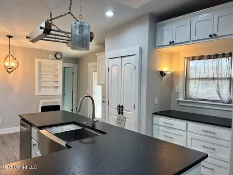 Kitchen - 103 Lake Harbour Pt, Brandon, MS 39047 photo 4 of 6