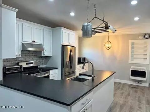 Kitchen - 103 Lake Harbour Pt, Brandon, MS 39047 photo 2 of 6
