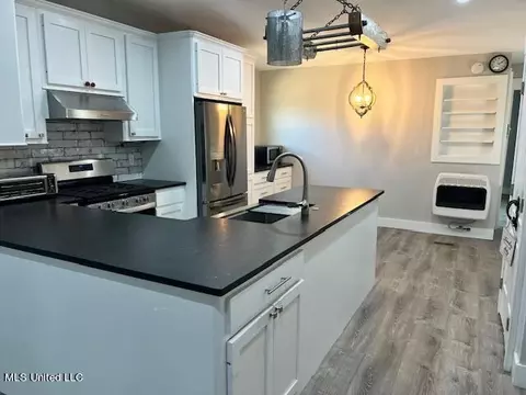 Kitchen - 103 Lake Harbour Pt, Brandon, MS 39047 photo 3 of 6
