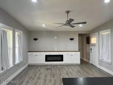 Living - 103 Lake Harbour Pt, Brandon, MS 39047 photo 1 of 2