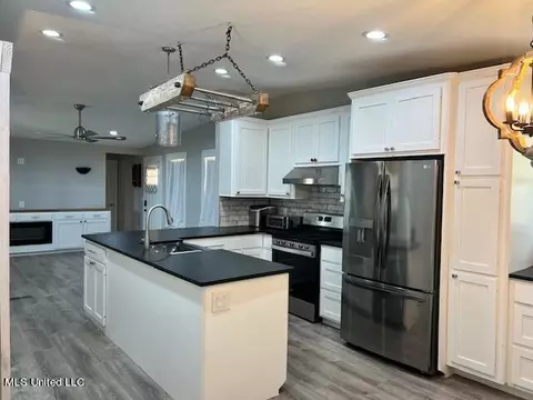 Kitchen - 103 Lake Harbour Pt, Brandon, MS 39047 photo 5 of 6