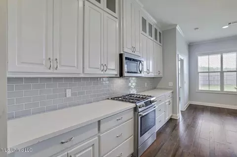 Kitchen - 339 Emerald Way, Brandon, MS 39047 photo 3 of 5