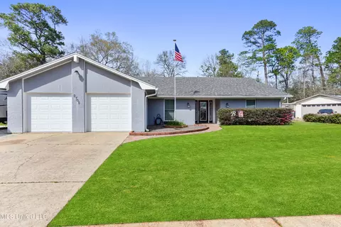 2705 English Dr, Ocean Springs, MS 39564