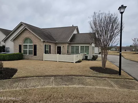 8749 Parkview Oaks Cir, Olive Branch, MS 38654