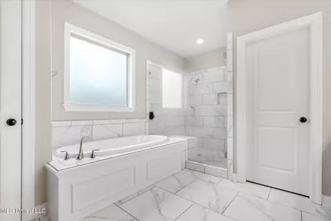 Bath - 13327 Berkstone Loop, Olive Branch, MS 38654 photo 2 of 4