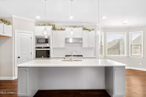 Kitchen - 13327 Berkstone Loop, Olive Branch, MS 38654 photo 2 of 4