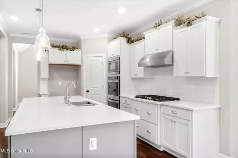 Kitchen - 13327 Berkstone Loop, Olive Branch, MS 38654 photo 3 of 4