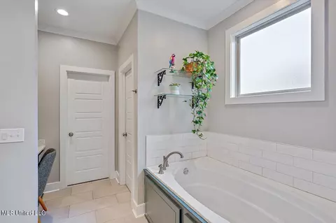 Bath - 136 Catherine Blvd, Clinton, MS 39056 photo 3 of 7