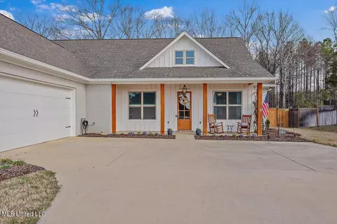 Exterior - 136 Catherine Blvd, Clinton, MS 39056 photo 3 of 10