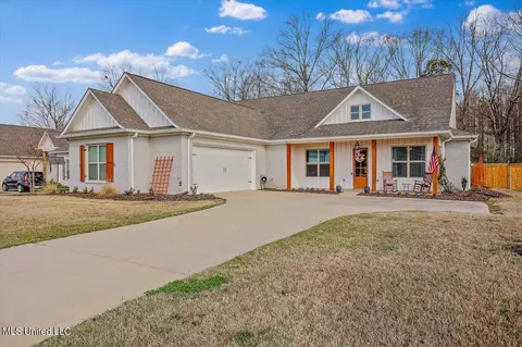 Exterior - 136 Catherine Blvd, Clinton, MS 39056 photo 2 of 10