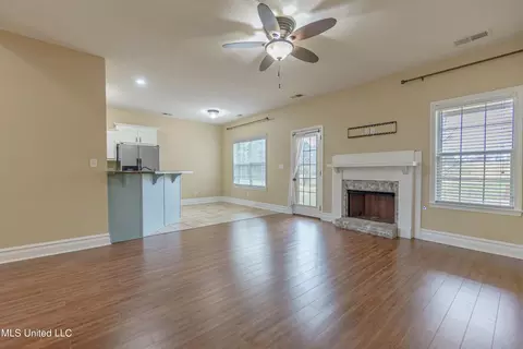 Living - 791 S Classic Dr, Hernando, MS 38632 photo 3 of 5