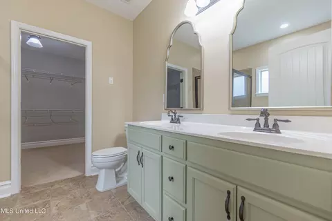Bath - 791 S Classic Dr, Hernando, MS 38632 photo 2 of 5