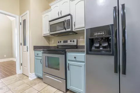 Kitchen - 791 S Classic Dr, Hernando, MS 38632 photo 3 of 5
